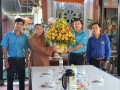 Ban Thư ký Hội LHTN Việt Nam tỉnh thăm và tặng hoa chúc mừng Phật đản PL.2564