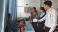 Câu lạc bộ tư vấn, trợ giúp trẻ em tỉnh Quảng Nam thăm động viên em nhỏ bị cha ruột bạo hành