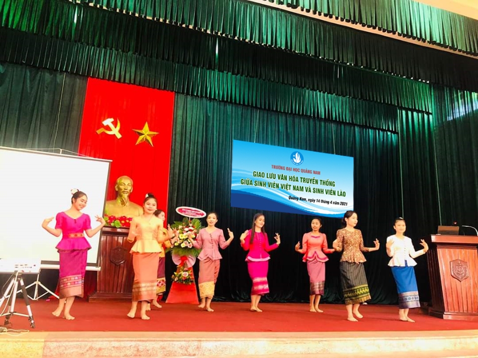 Ngày hội giao lưu văn hóa Việt Nam - Lào