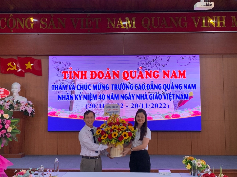 Thăm và chúc mừng Ngày Nhà giáo Việt Nam năm 2022