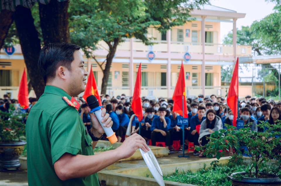 Sôi nổi các hoạt động hưởng ứng Ngày Pháp luật Việt Nam