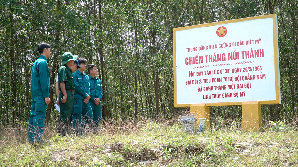 bia ghi cong trung dung kien cuong di dau diet my trong chien thang nui thanh