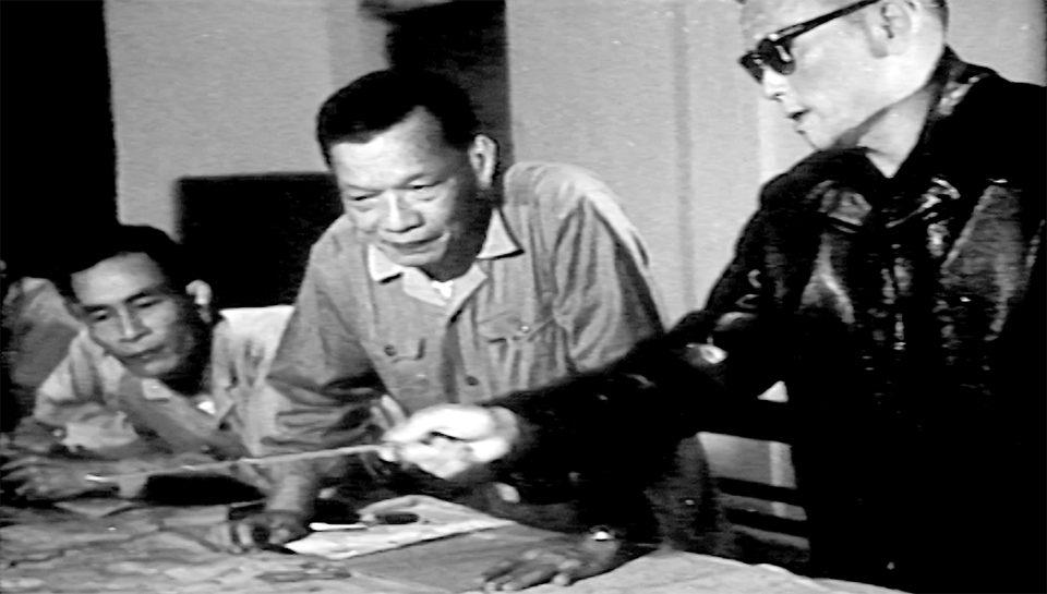 cac dong chi lanh dao ban bac phuong an tac chien cho tran nui thanh